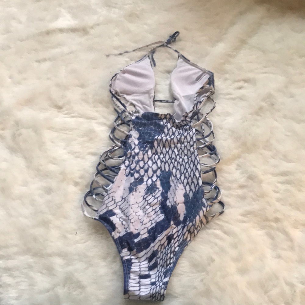 Bathing suit - Picture 3 of 4